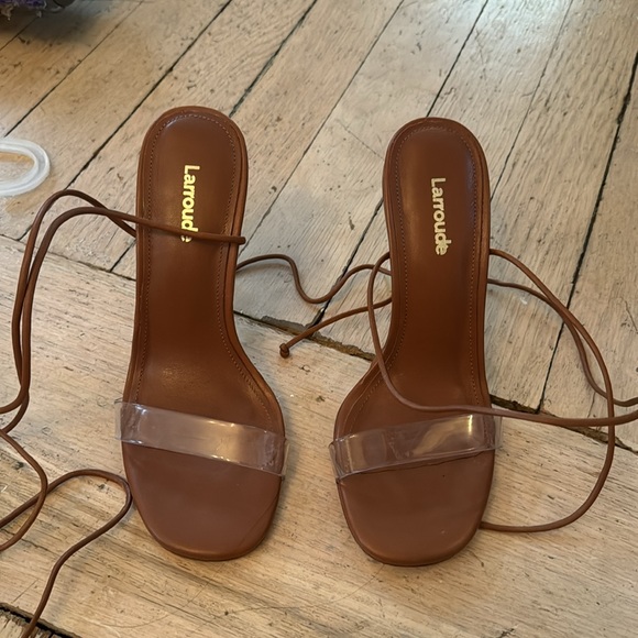 Larroude Gloria Heel - Picture 6 of 11